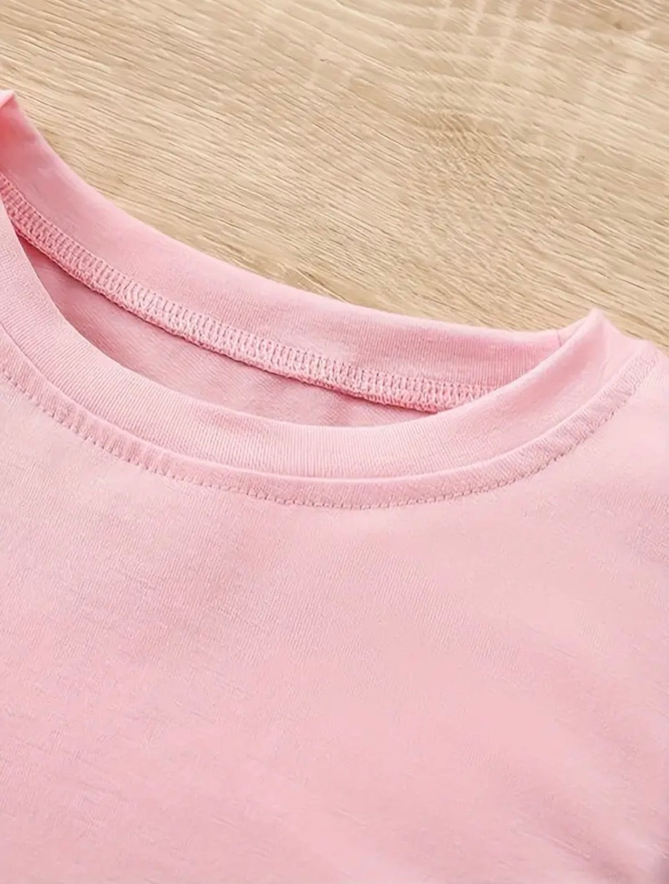 Pink t-shirt with short sleeves